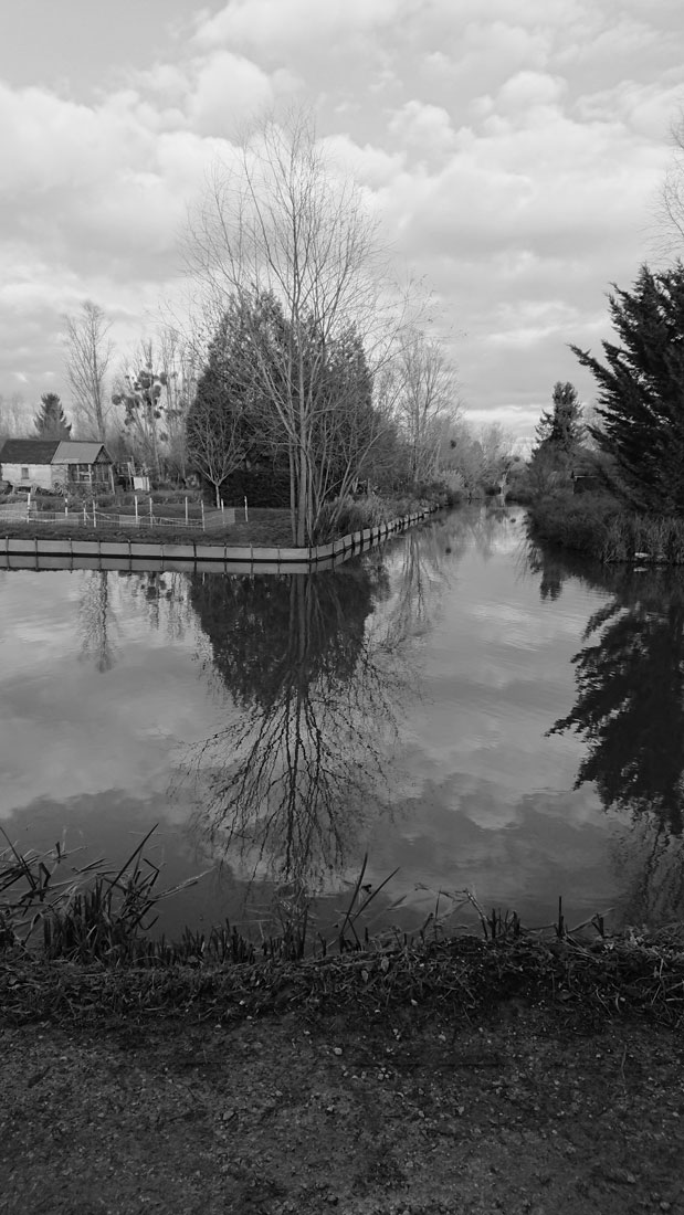 Photo en noir et blanc des marais de Bourges
